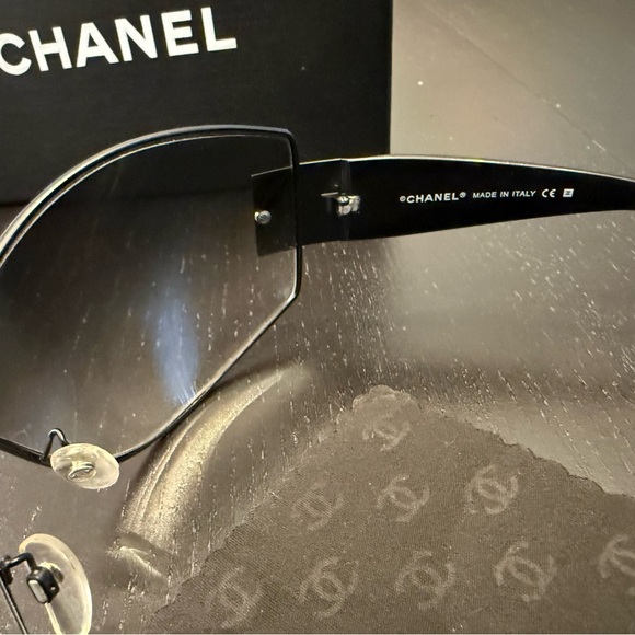Vintage Chanel Aviator shield sunglasses - Picture 6 of 7